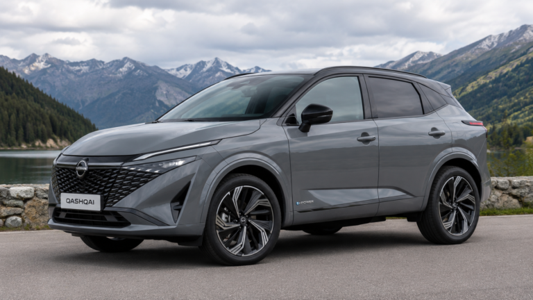 grauer Nissan Qashqai N-Design in der Seitenansicht – moderner SUV als Gebraucht- oder Neuwagen.